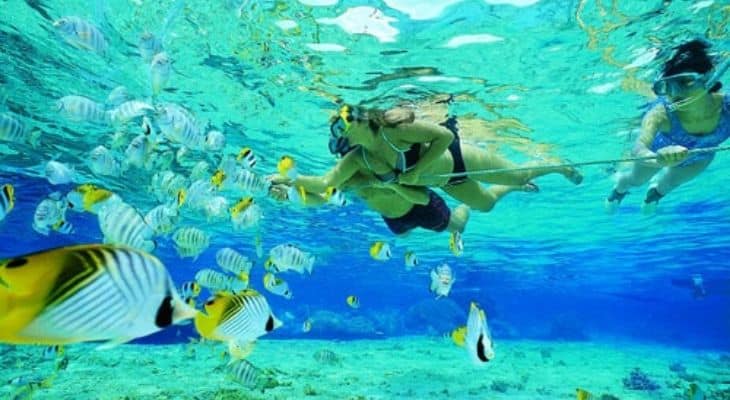 buceando con snorkel en grecia -